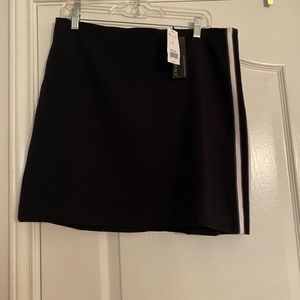 NWT Banana Republc size 12 black with side white/grey stripes